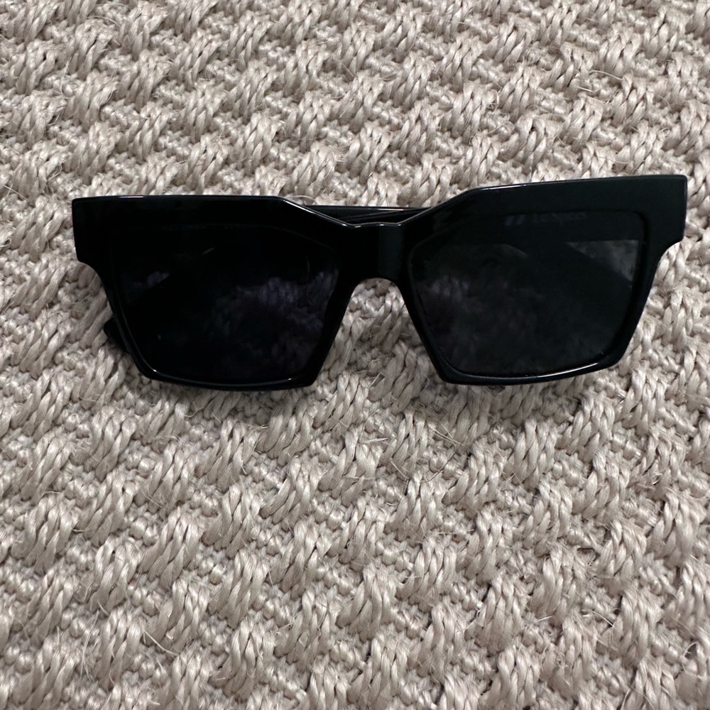 Les specs sunglasses